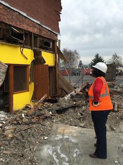 Principal Lee soaking in the last moments of memories.Photo courtesy of LaShawn Lee.